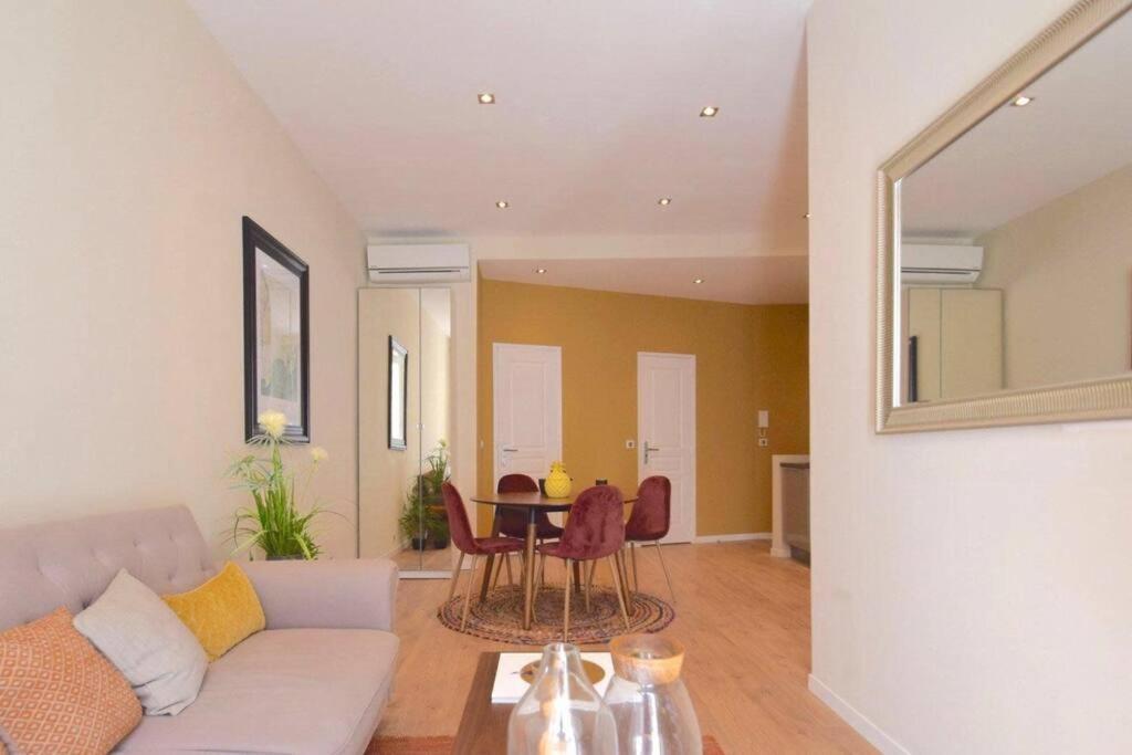 Stylish One Bedroom In Port Apartment *