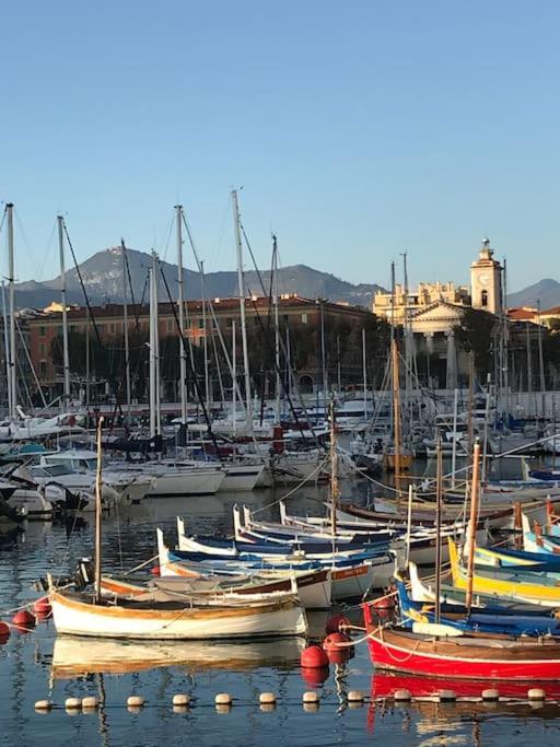 Stylish One Bedroom In Port Apartment Nizza